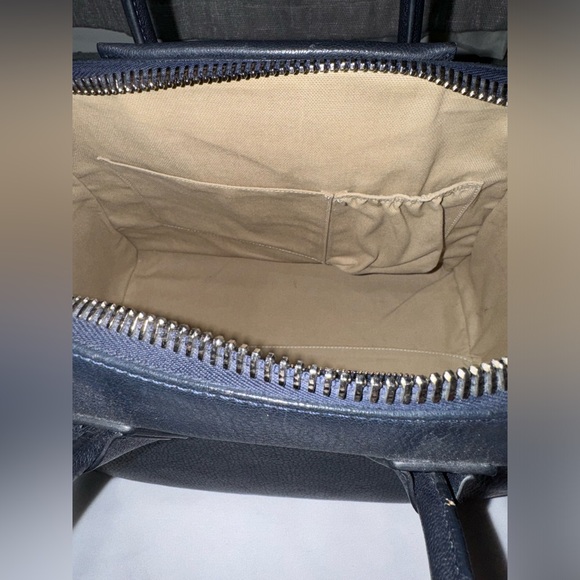 Givenchy Medium Antigona bag in Navy - Picture 6 of 10